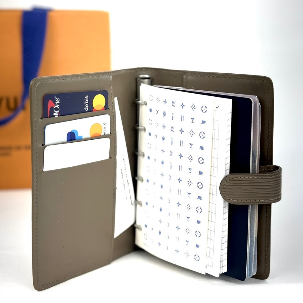 🌎 Louis Vuitton Passpoet Agenda Wallet - Picture 8 of 13